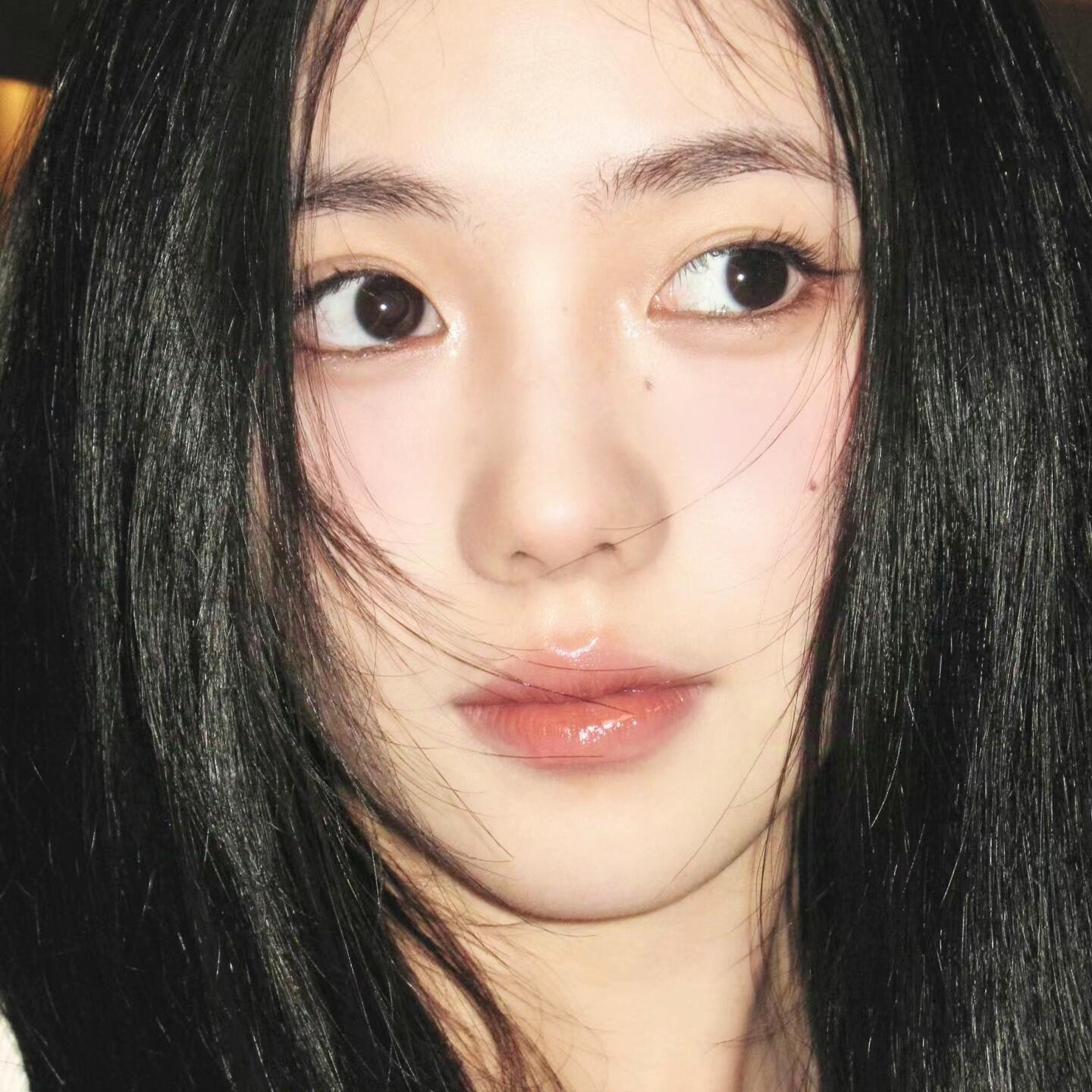 这张是我用了好久的头像脸上的毛孔感觉会呼吸藏不住的少女心事💕