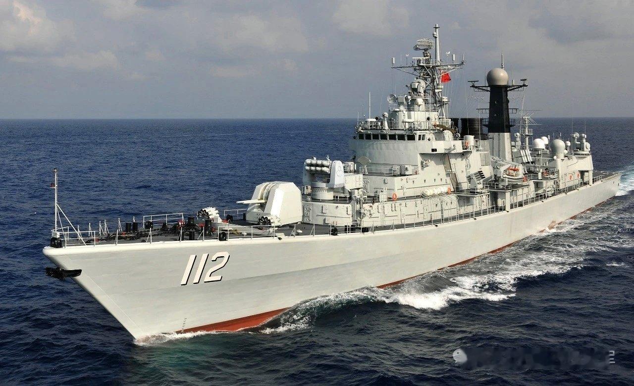 112哈尔滨舰，052型首舰，1986年由江南造船厂开始建造，1991年8月28日下水，1994年5