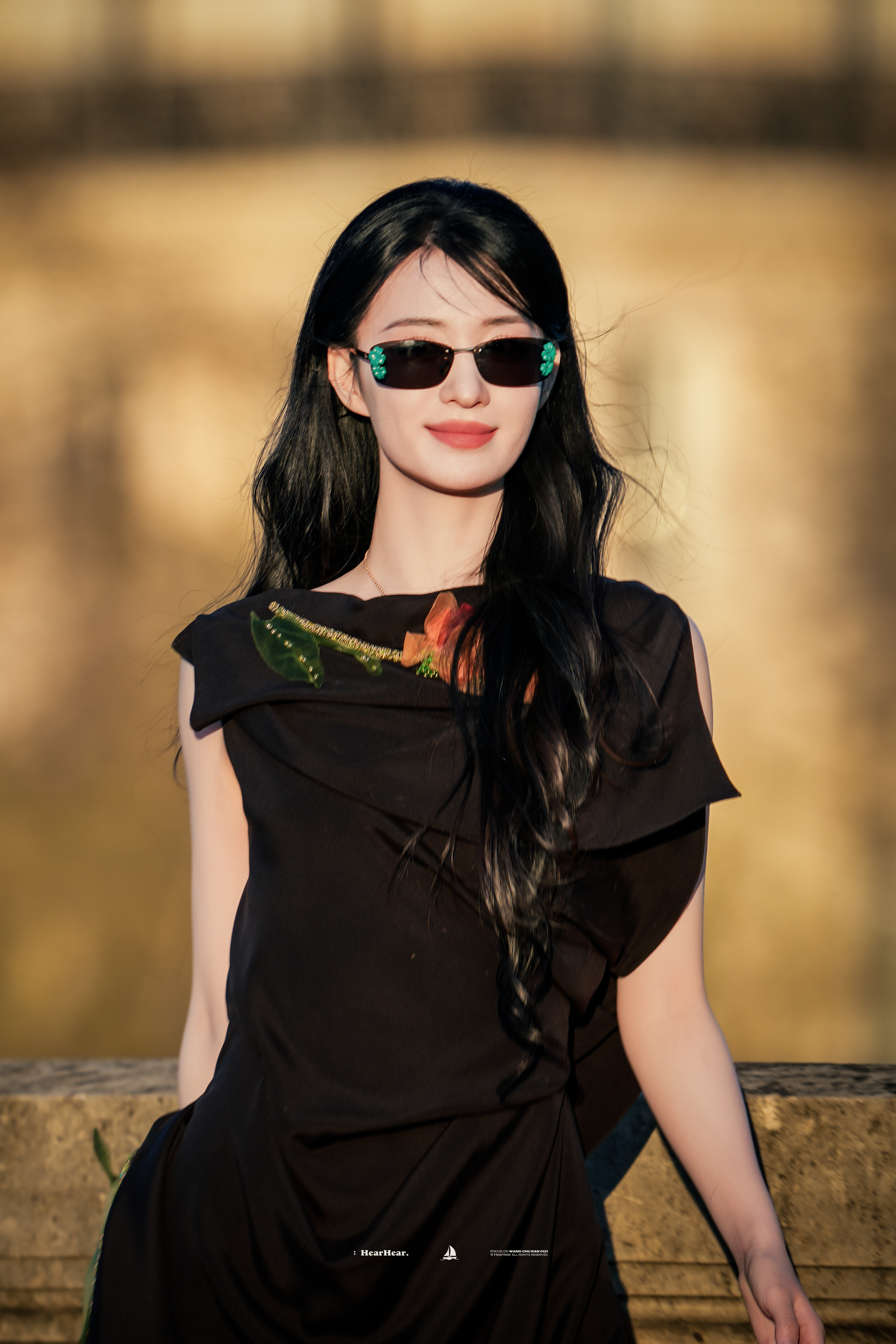 王楚然巴黎时装周路透好权威的颜值就这样轻松闪耀巴黎王楚然工作室巴黎不是用来转机