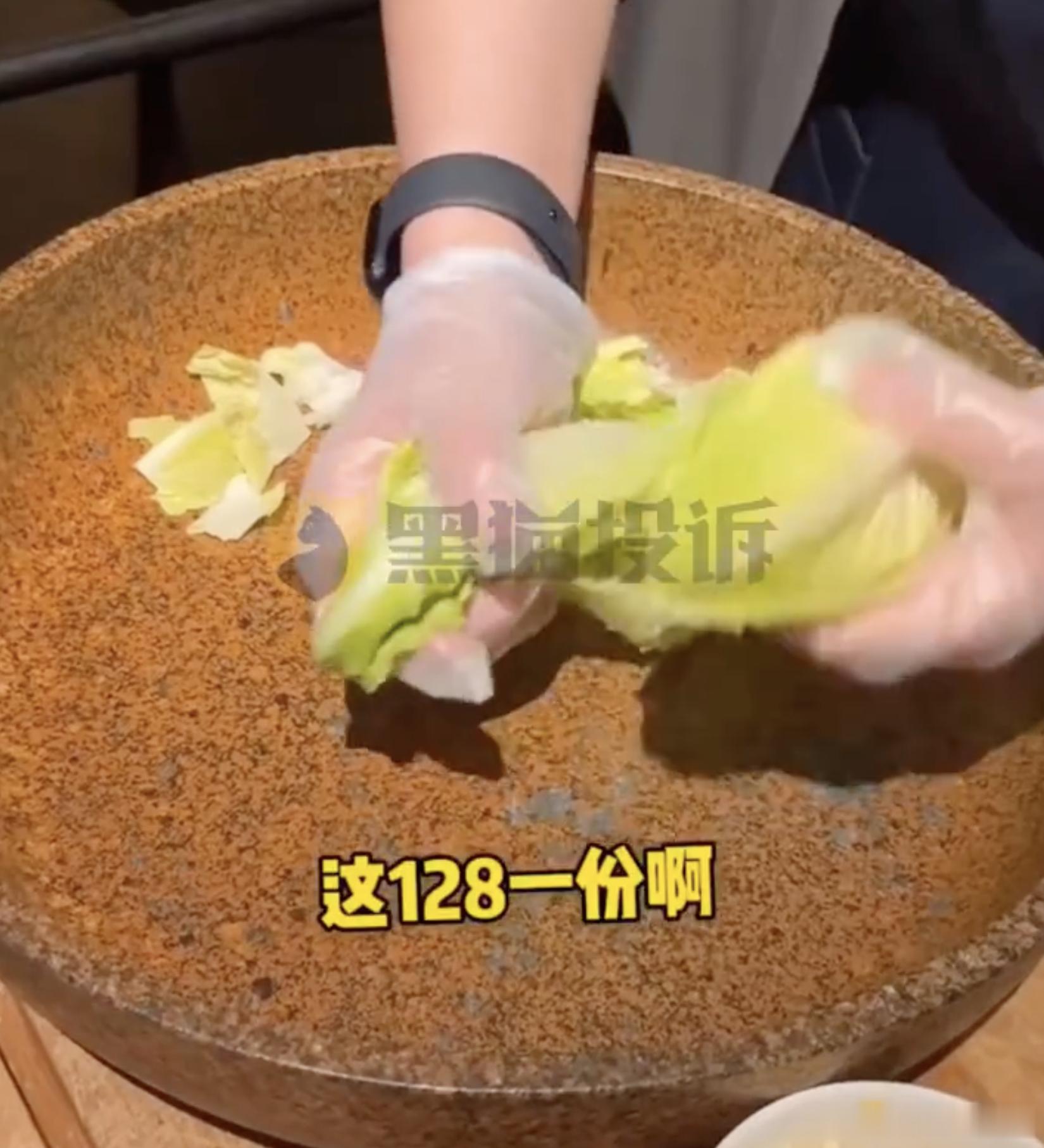 上海128元生菜沙拉仅用到一棵生菜可能是有些人搞反了！人家就是浅浅的装一下，你们