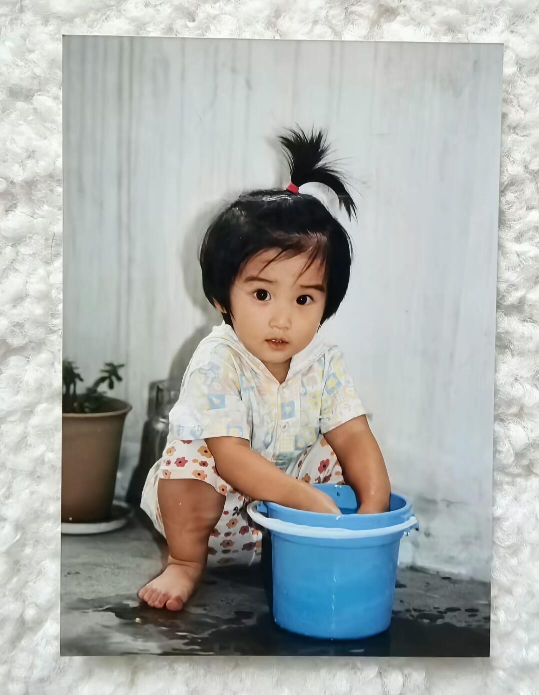 卢昱晓跟小时候有什么区别晓晓生日快乐🎂考古到卢昱晓的儿童照发现晓晓完全是等比