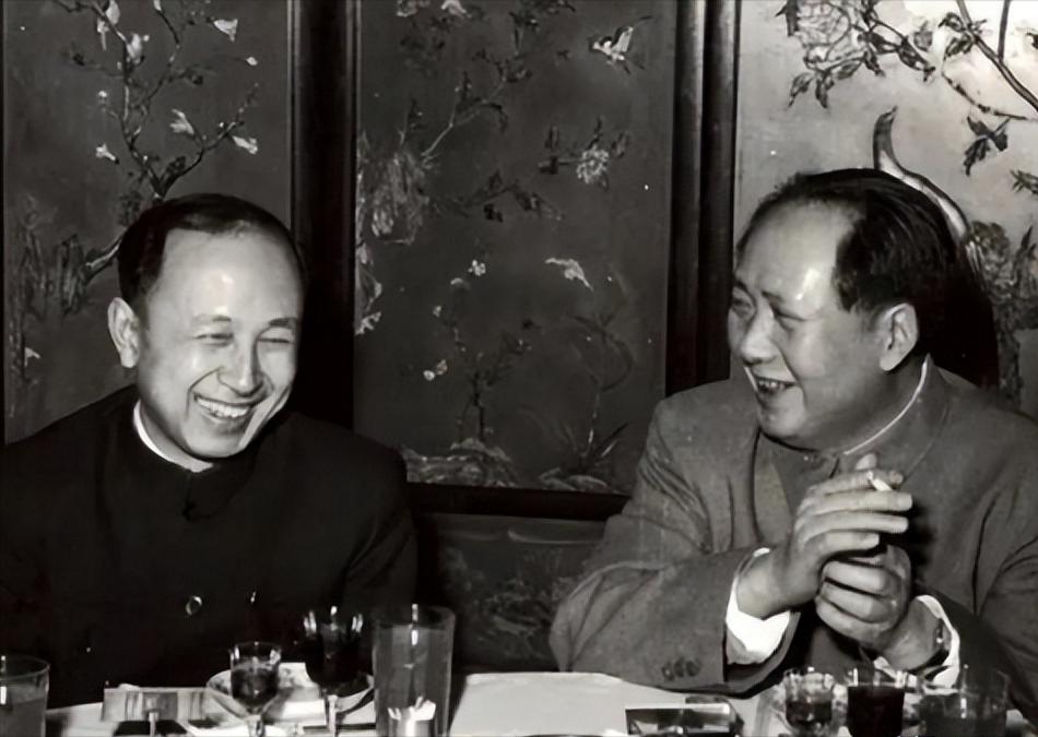 1964年，毛主席接见钱学森，并问道，我们的导弹能打到夏威夷吗？钱学森的
