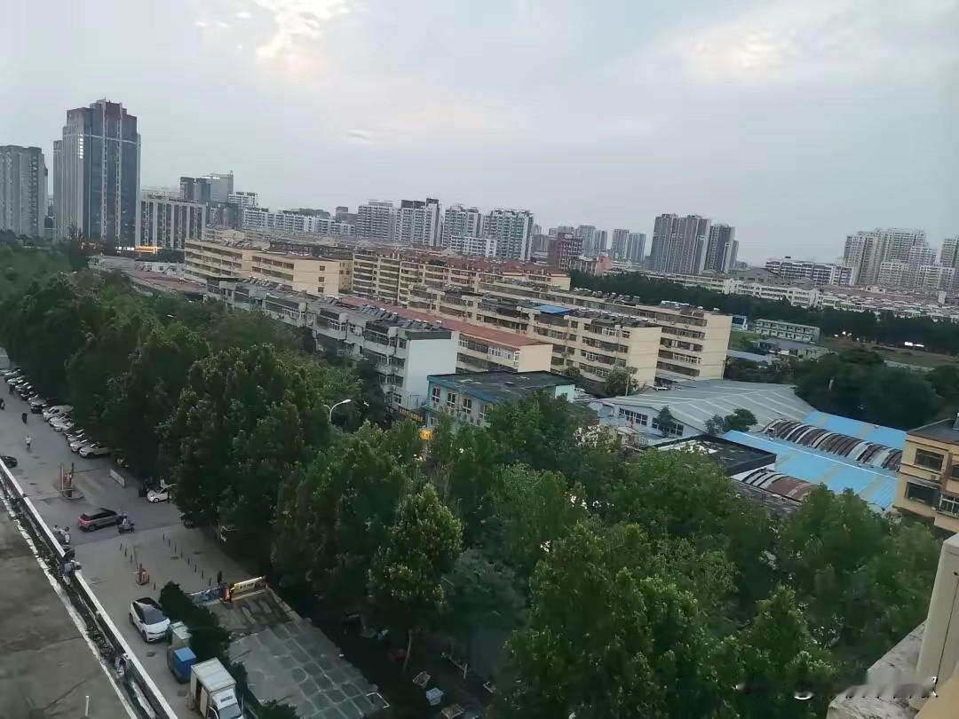 我也是中年失业，在家三个月了，找工作N次碰壁，孤独，无助，焦虑，无奈，跑过快递，