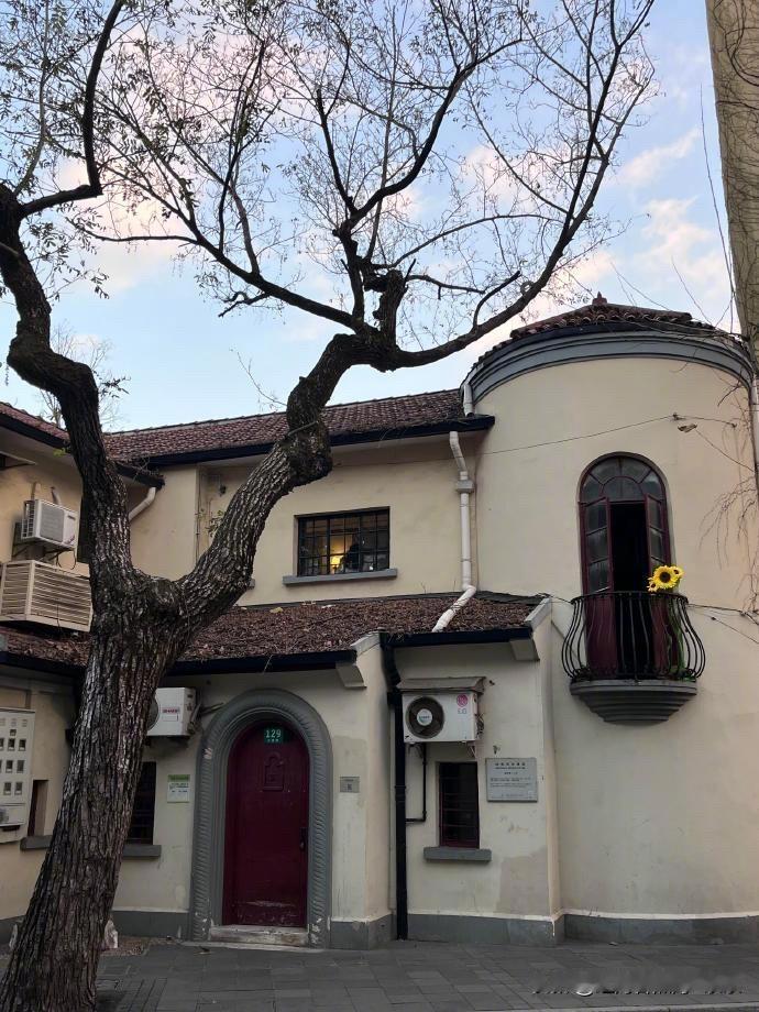 那些房产中介真的要抓紧时间了。现在已经是4月初了。距离小阳春结束就剩不到1个