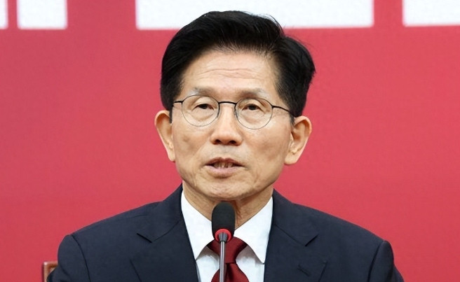 韩国大选候选人金文洙就紧急戒严首次正式道歉，反对强制单一化！