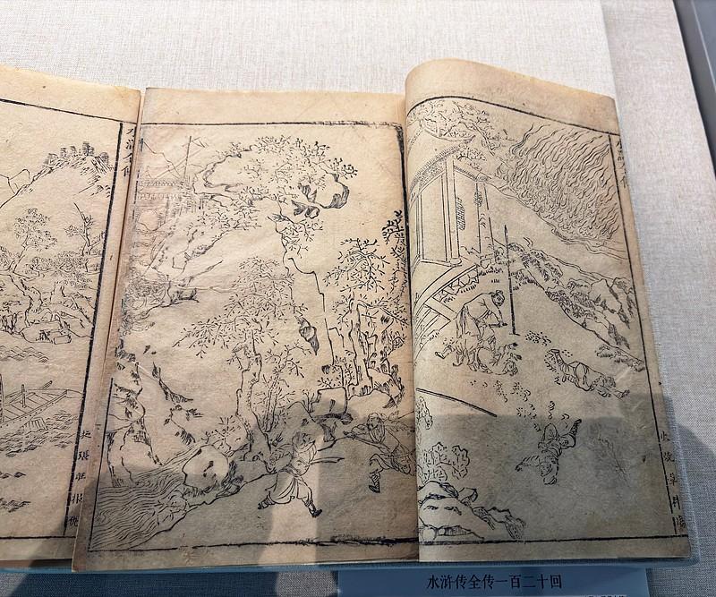 金瓶梅和水浒传的区别是什么?《金瓶梅》与《水浒传》虽有关联，但本质上是两种小