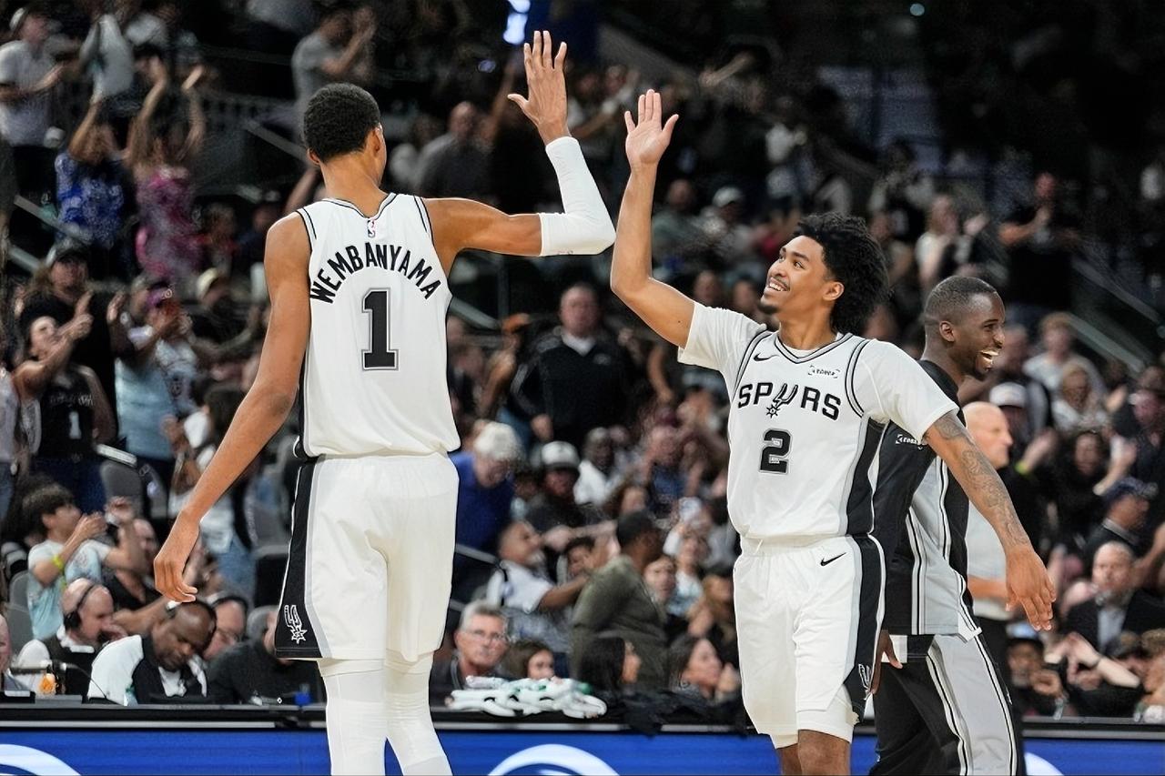 文班亚马：要不安心打第六人，顺便拿个奖？哈珀：这新秀确实好使，有没点帕克影子？