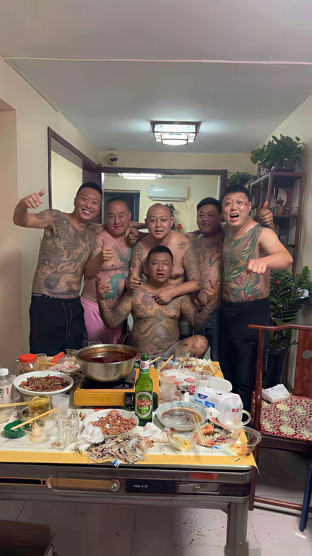 曾经的“社会人士”。