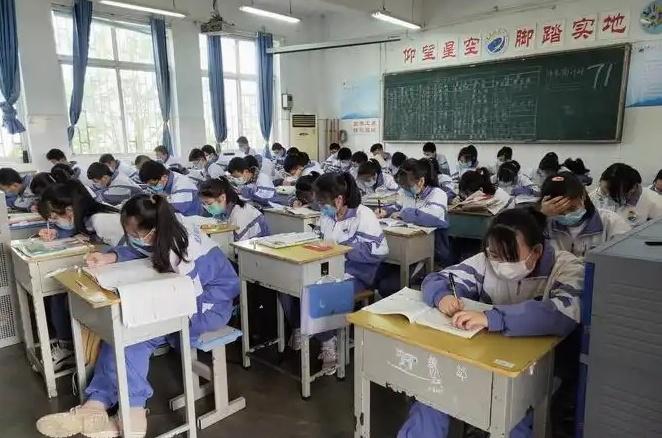 到了初中你会发现：1、补课真补不出学霸，学霸都是自己悟出来的，不是补出来的，