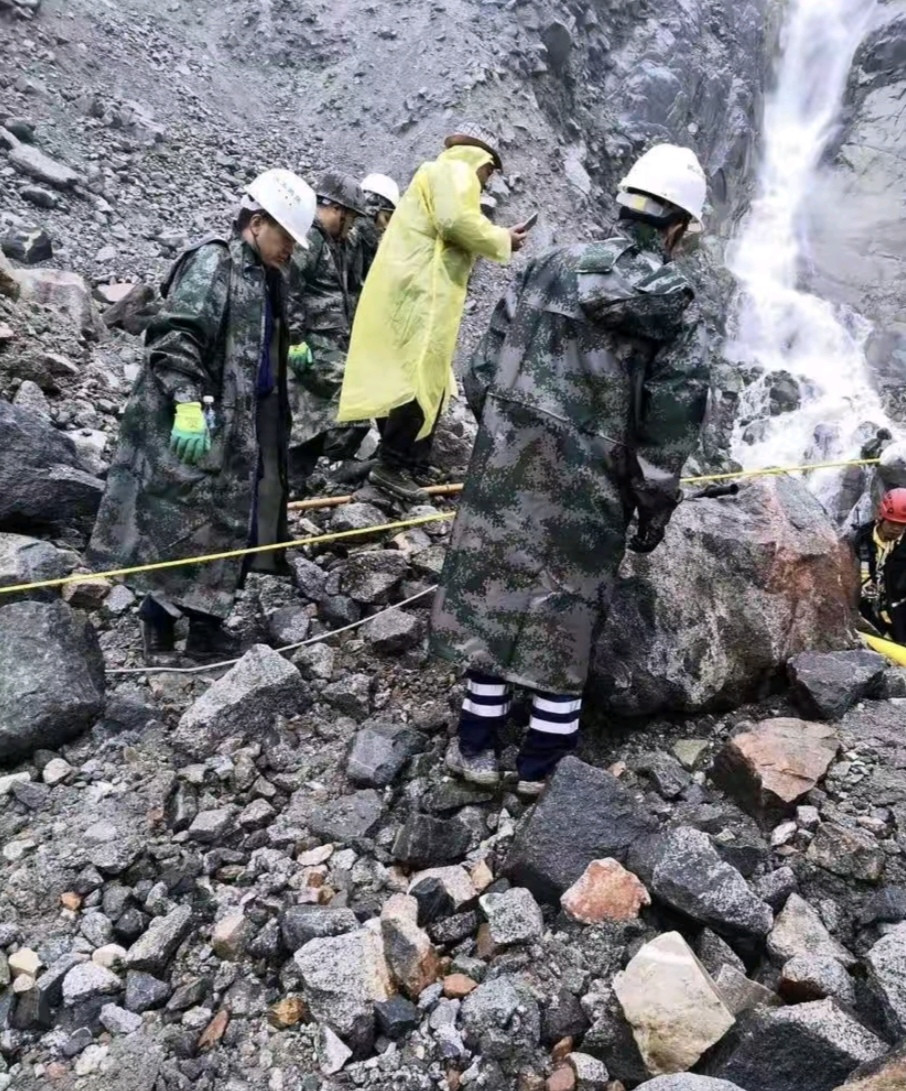 云南8岁女童高山失联4天，父亲悬赏100万要求找到人