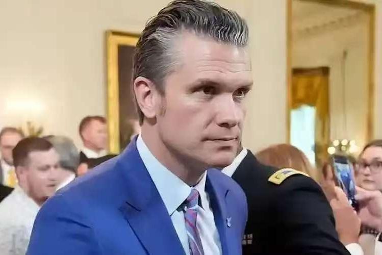 12月4日，《纽约时报》报道:“战争部监察长报告显示，战争部长赫格塞思涉嫌通过信