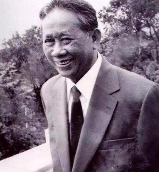 越南当年凭什么敢对中国强硬？黎笋长子黎坚成曾在采访中提到，越南高层自认为握着三张