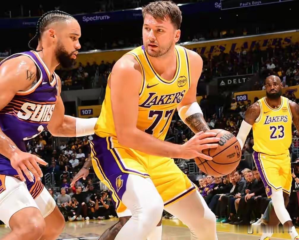 难以置信！就在刚刚，湖人又传来3条让人兴奋的好消息:一、关键时刻防守硬到让