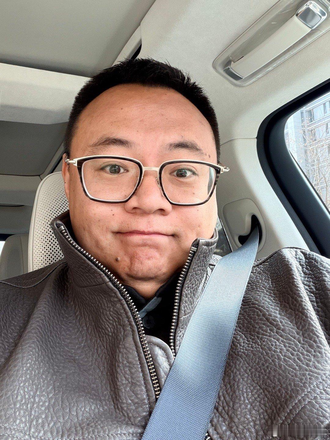 自从有了9x我特么出门都更自信了颜值不够车来凑买9x自己开必须白色要装要