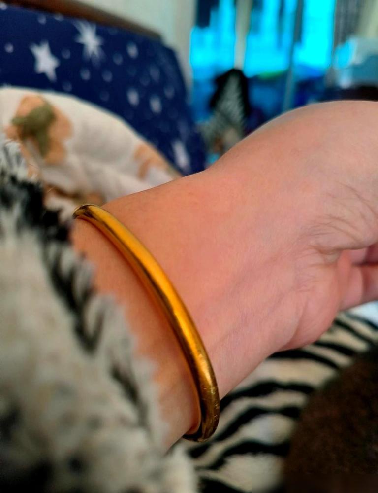 现在谁还敢满大街晃悠那只金镯子，那哪是首饰，那是贴着皮肉乱窜的四五万块现钞。