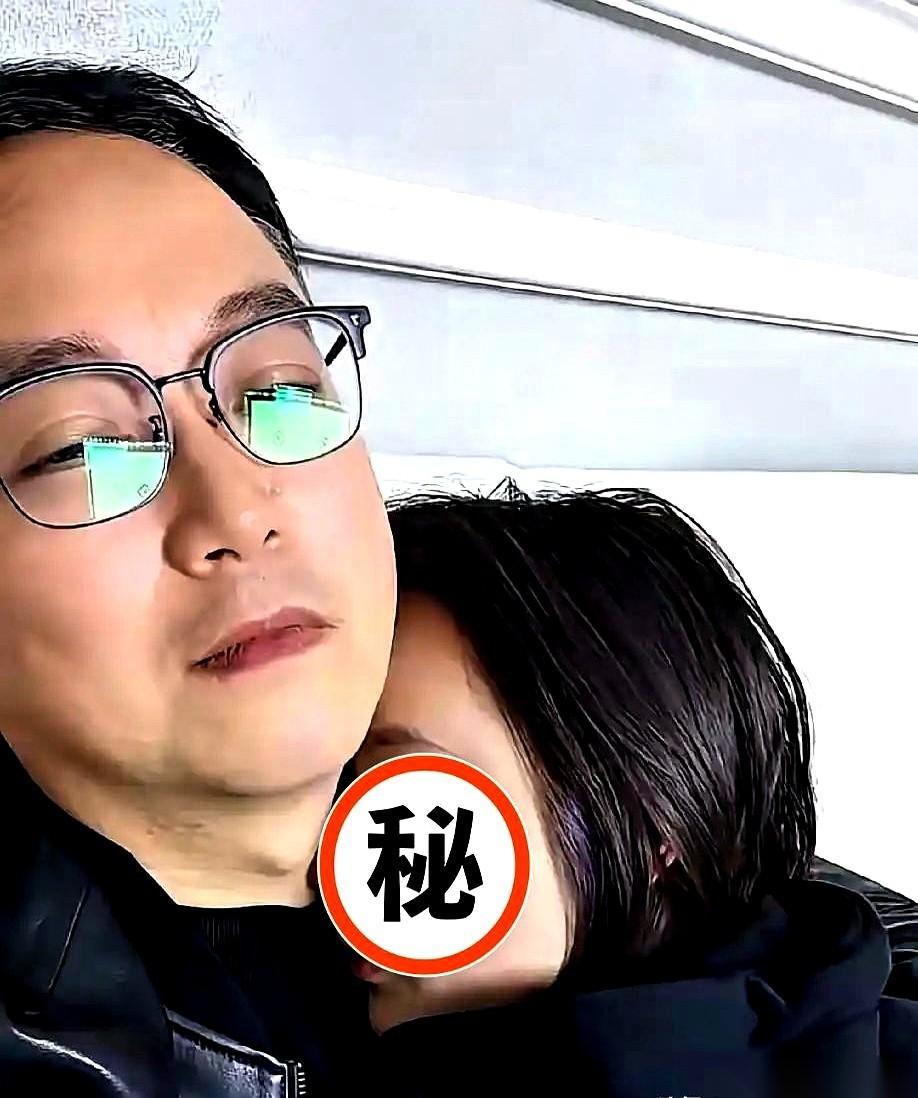 要走的前一晚，她突然从次卧出来，抱住我。说，今晚能不能留下。我看着她，心里咯