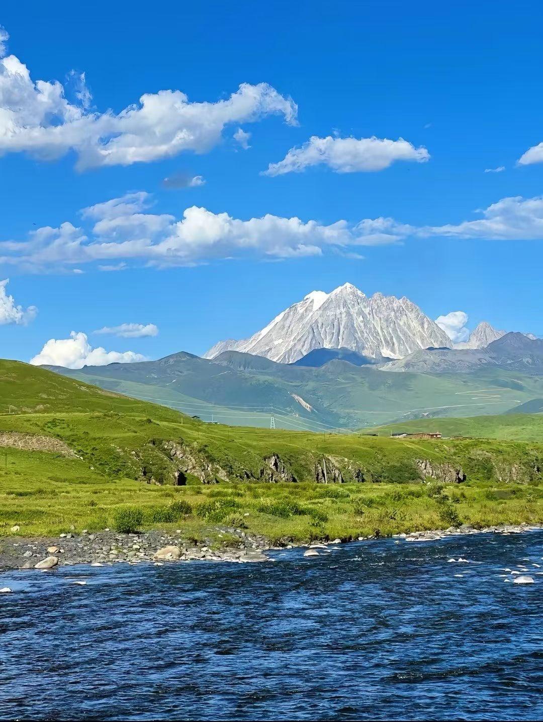 你信吗？旅行能治抑郁症。朋友从新疆回来，我差点没认出来。出发前她的状态很