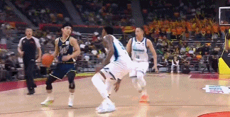 奎因徐杰投桃报李，相互底角送三分助攻，宏远流畅度好青岛太多由于胡明轩轮休，杜