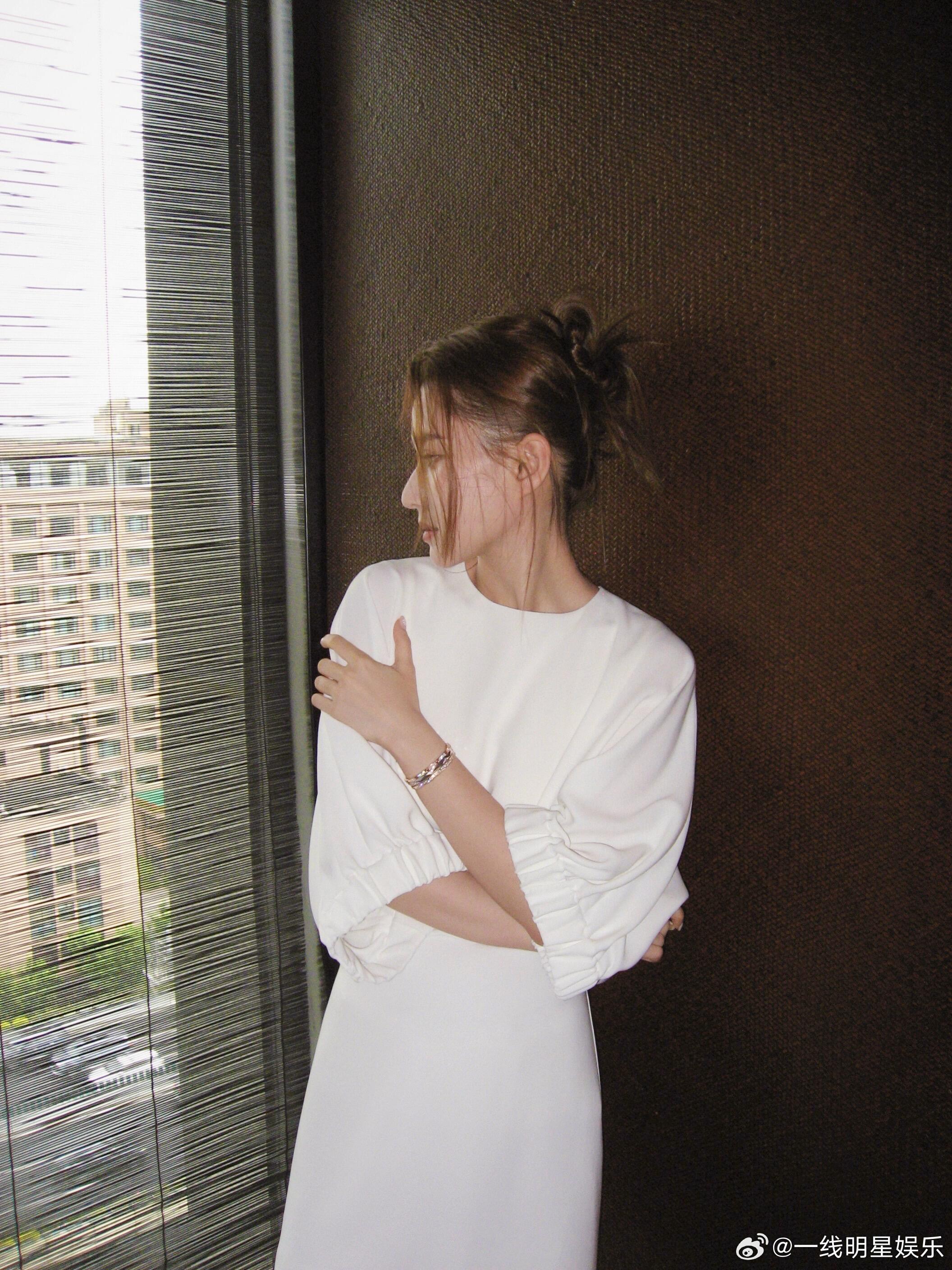 豪门千金的日常座驾揭秘！何超莲的澳门vlog里，从高端商场到私人家宴，尊界S80