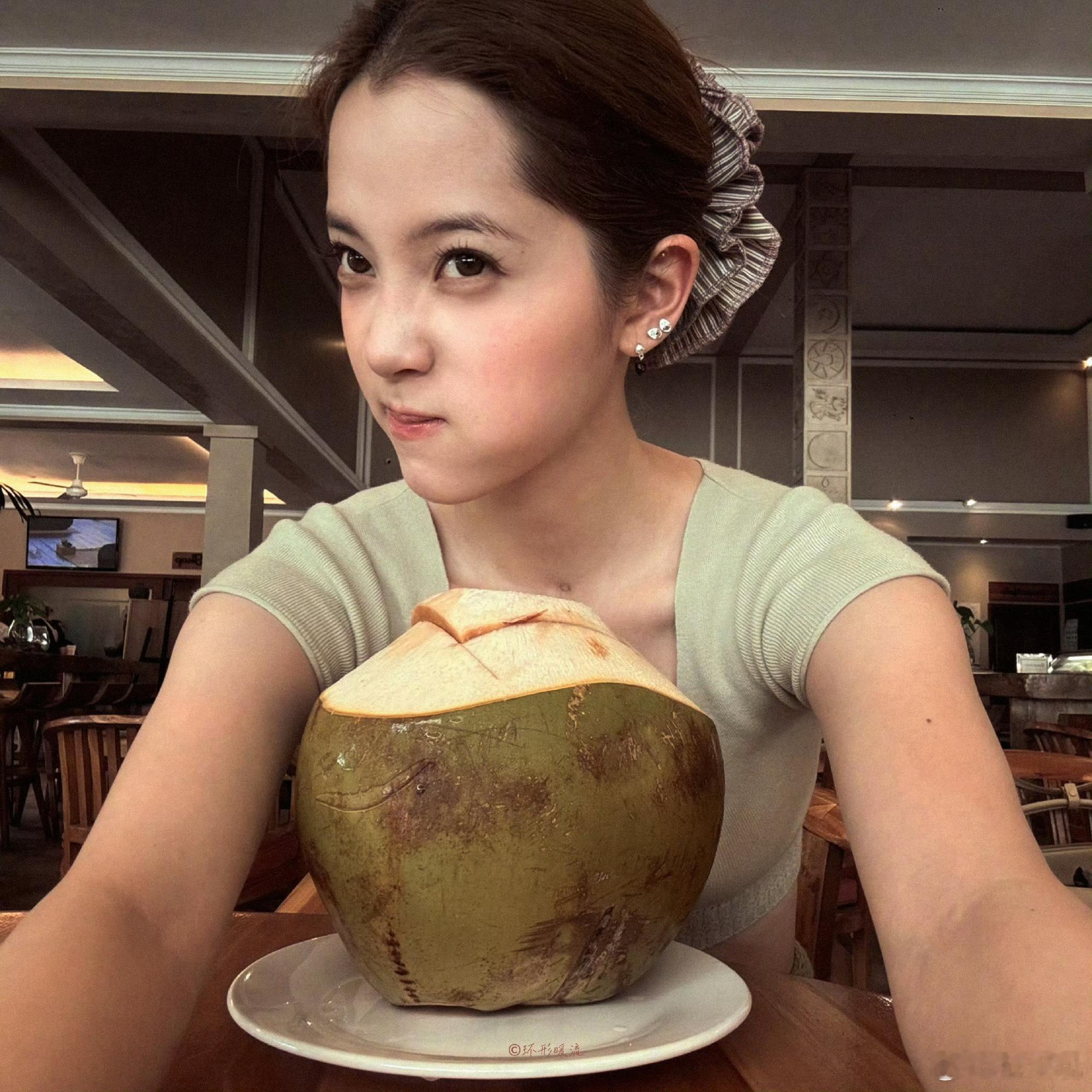 欧阳娜娜一日工作vlog娜比这次工作vlog好实在，不搞花里胡哨，全是日常工作