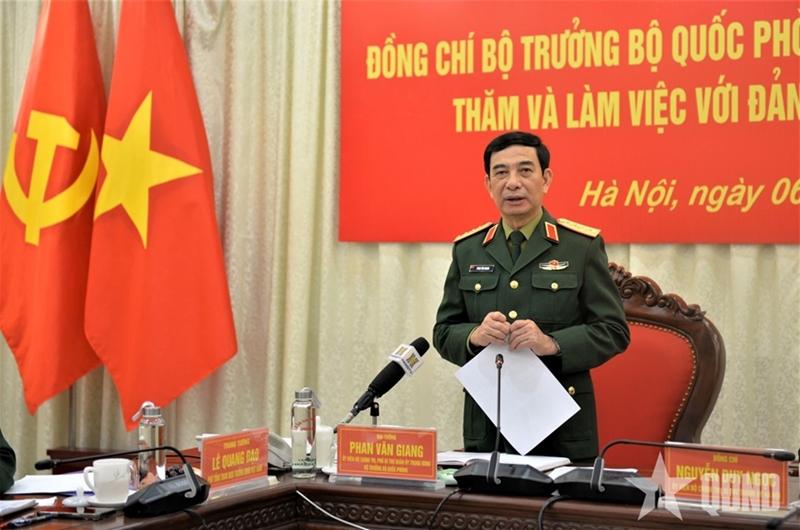 阮维玉又多了一个职务：越南河内首都司令部党委书记。潘文江亲自出席任命决定会议并祝