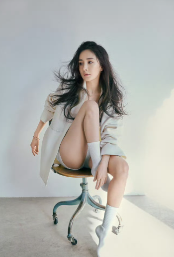 杨幂Glass五月刊！这谁顶得住