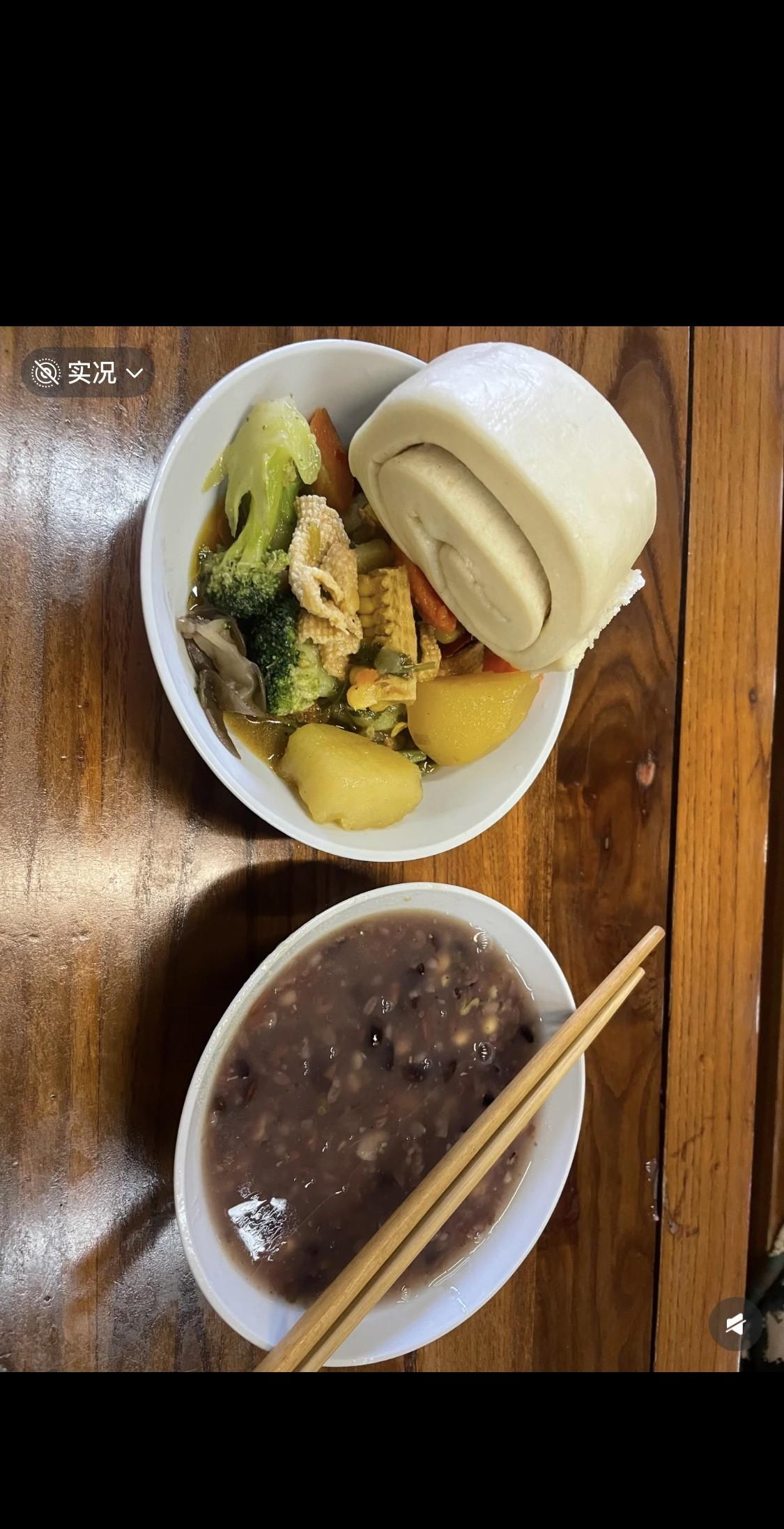 释永信作为少林寺方丈，每餐都吃什么？很多人好奇，没想到释永信专门解释，早餐就