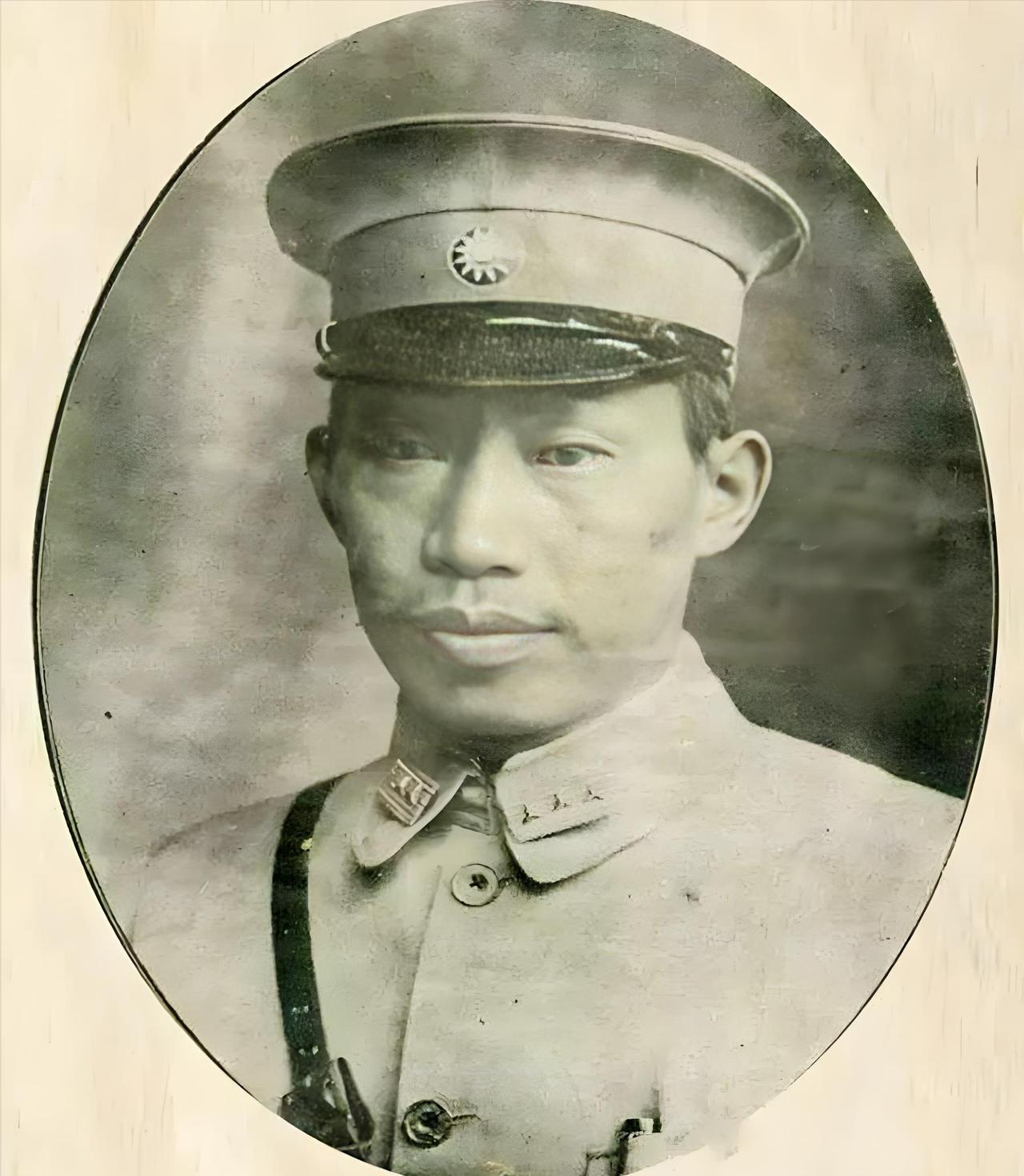 1935年，贵州军阀王家烈被迫交出兵权，出省“考察”。蒋介石当面给了三万块大洋做