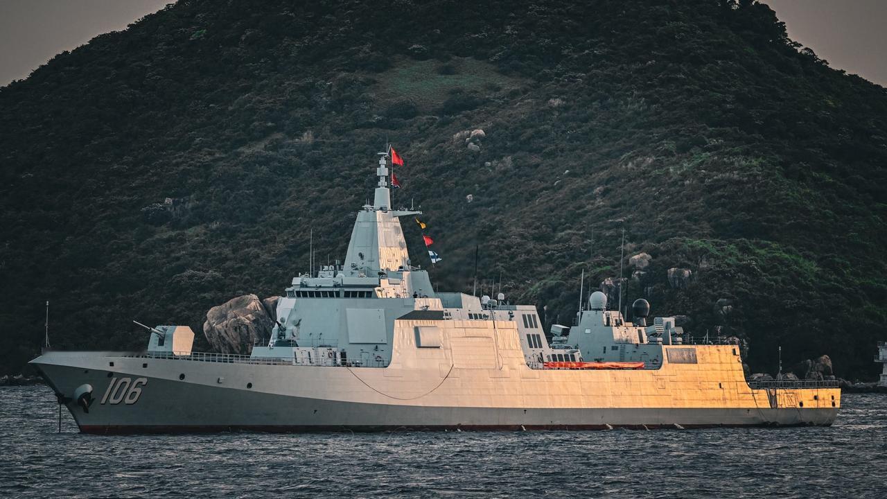 延安舰“单挑”美舰队。近期，央视《砺剑》节目公开了中美军舰对峙的真实情况。202