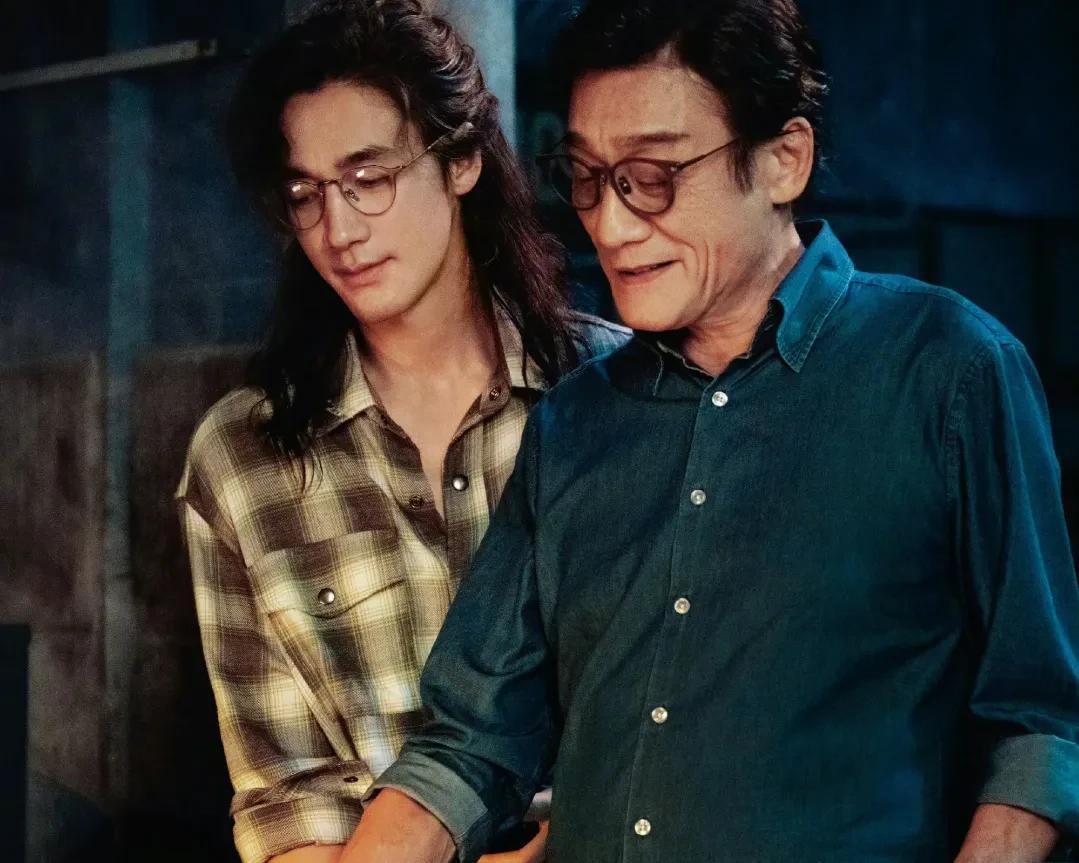 成龙梁家辉主演的《捕风追影》即将上映，目前点映开启，主创也在马不停蹄的路演。点