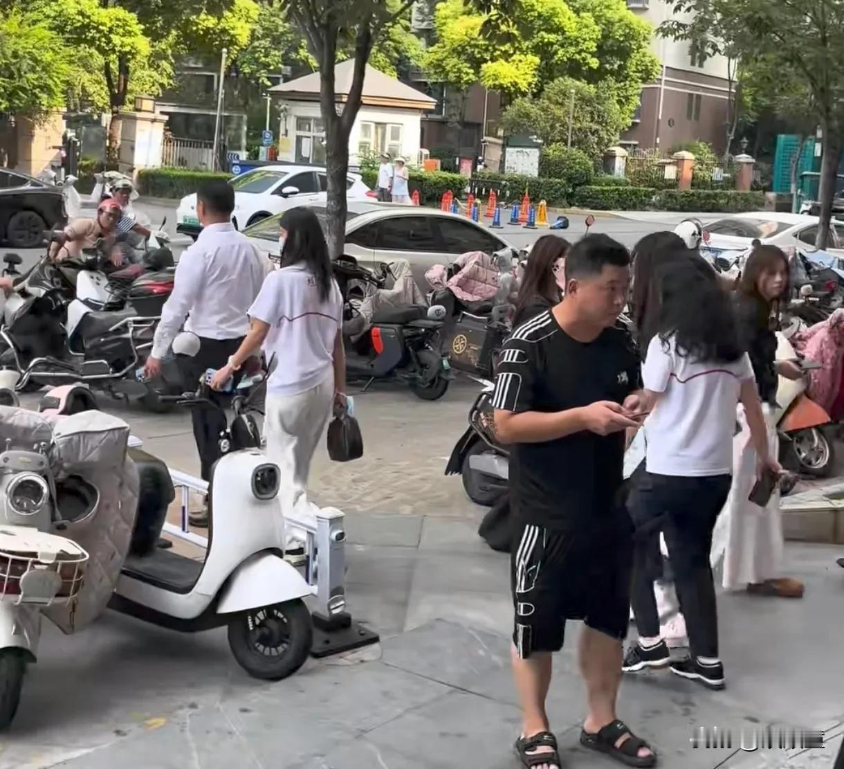 难怪，刘强东爱回宿迁，宿迁应该是他安全感最高的城市！没有算计，没有伤害，所以这