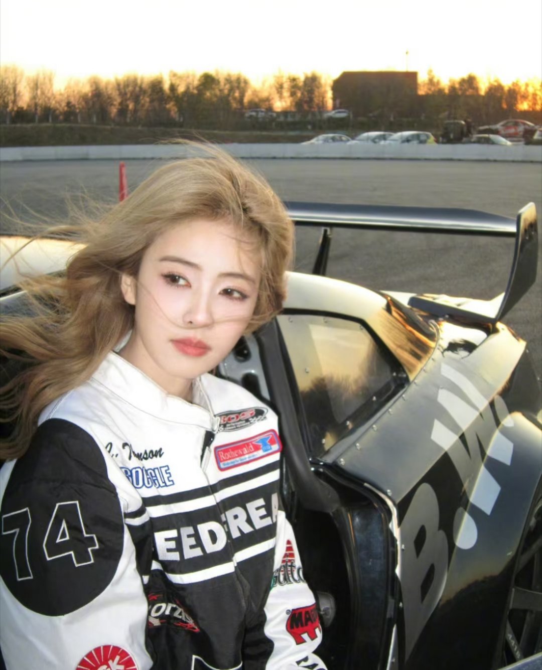 重视谷歌AI算力产业链和OCS技术创新带来的投资机会。重点关注中际旭创（谷歌光模