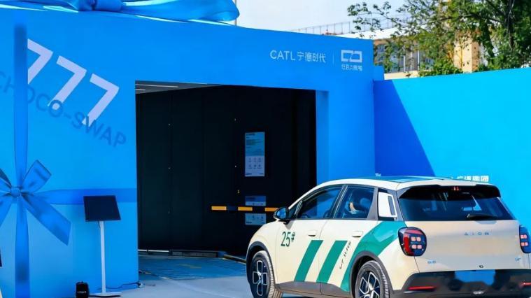 宁德时代钠新电池正式进入乘用车这算是打破钠电池只能做低速车的偏见开了先河了！瞅