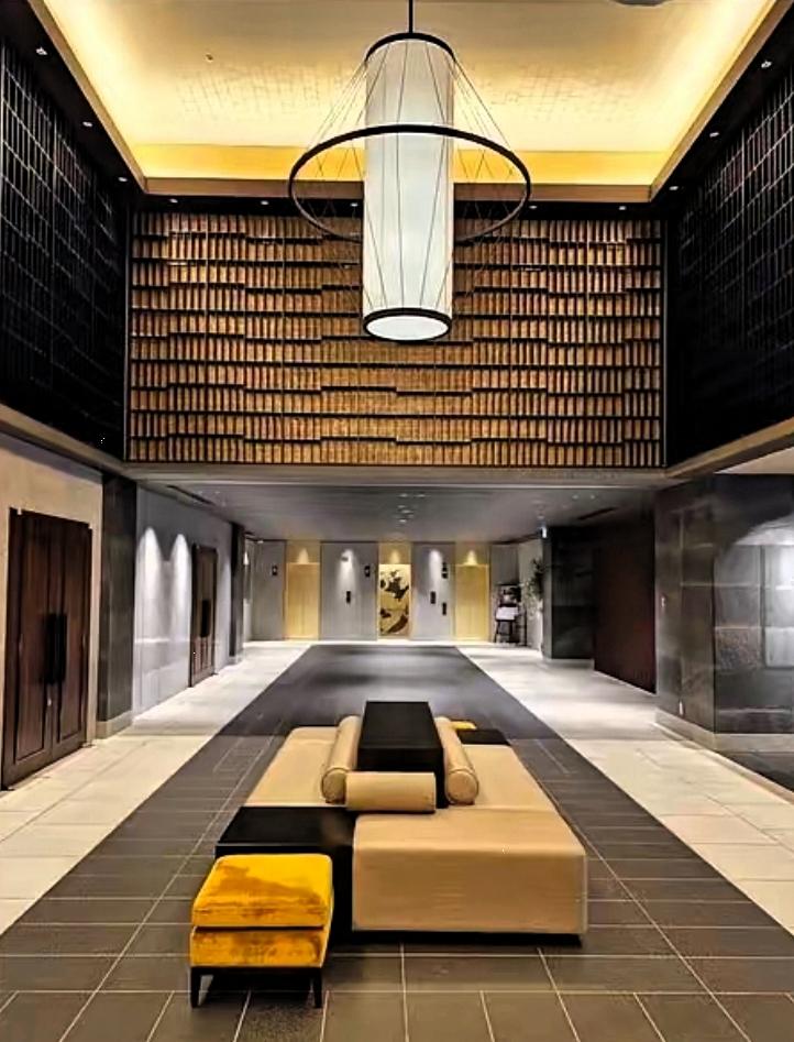 我同学一家过年不做饭。​一家人住五星级酒店。​住一个星期，吃住都有了。她说