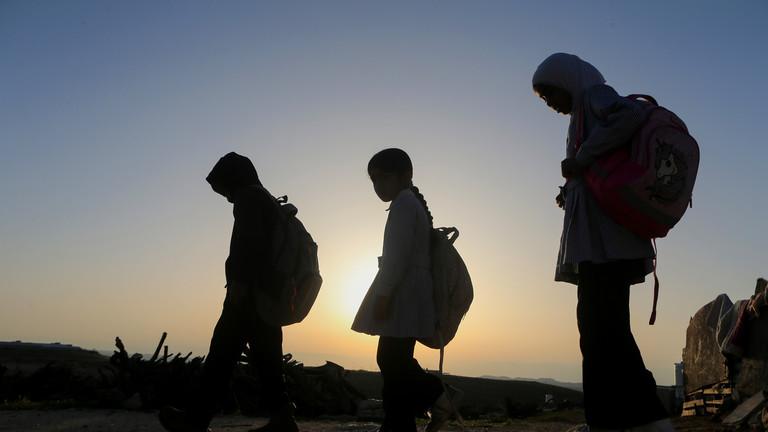 根据西岸保护联盟（由国际人道主义组织组成的团体）的一份报告，以色列士兵和定居者系