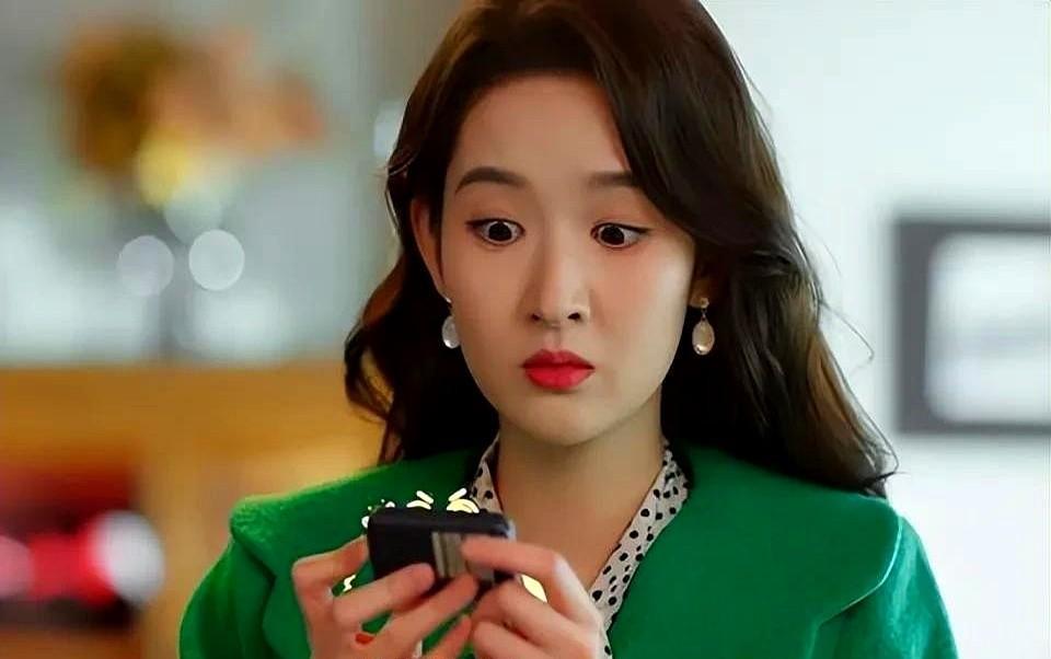 凌晨三点，一部9.5分的黑马剧《突然的喜欢》，被女主角王玉雯亲手引爆。没有预兆