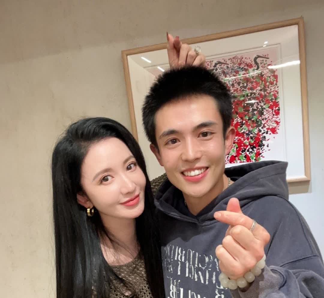 有关王星一个好消息，一个坏消息好消息是他不负所望，成为张萌公司旗下艺