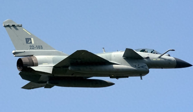 伦敦防务研究高级讲师乔丹：歼-10C大致相当于新型F-16