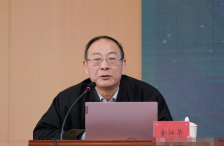 今天，金灿荣教授一针见血地指出：我们，不要再纠结于日本那句廉价的“道歉”了！长