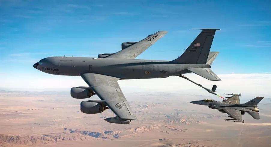 伊拉克民兵组织表态美军KC-135空中加油机又出事了，这回是在异国他乡一头栽