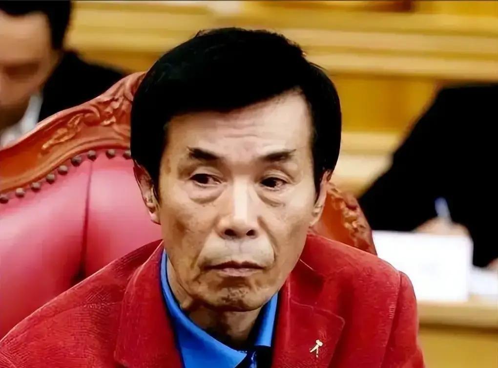 今天这事儿一出来，很多人都在看热闹，但细一琢磨，其实一点都不意外。为什么何庆