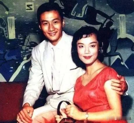 谢贤一生中公开的5个女人，个个都是大美女…1. 嘉玲（初恋女友，50‑60