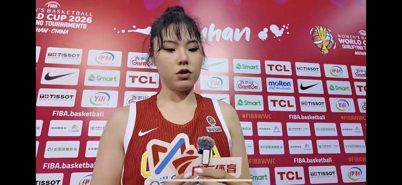 李月汝赛后采访也是大说实话她说中国女篮拿到世界杯预选赛资格是应该的因为看