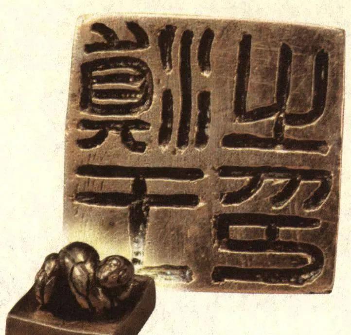 西汉时期，中央王朝为了统治边疆地区，往往采用“以夷制夷”的策略，只要对汉称臣纳供