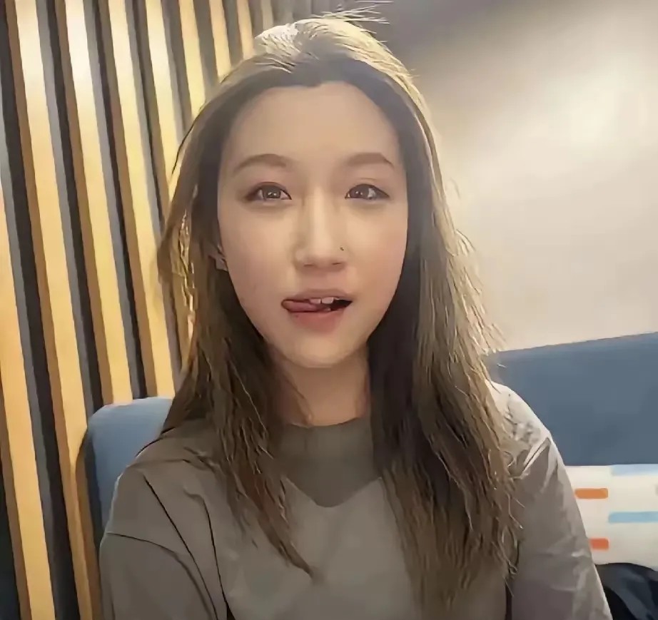 这位网友总结到位，还是骂的太脏？他说“开房信息登记的是妈妈的，开房的钱花的钱是男