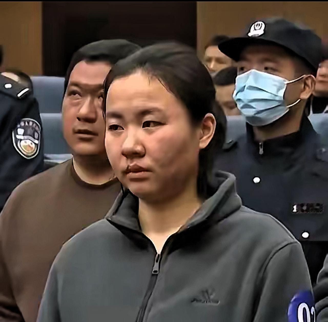 死刑宣判面无表情？这比犯罪本身更戳人死到临头还毫无悔意，明珍珍这张“冷脸”看