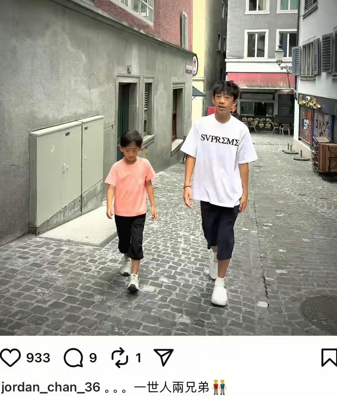陈小春：HoHo，终于舍得把留了好几年的长头发剪掉了？HoHo：嗯！长发热热