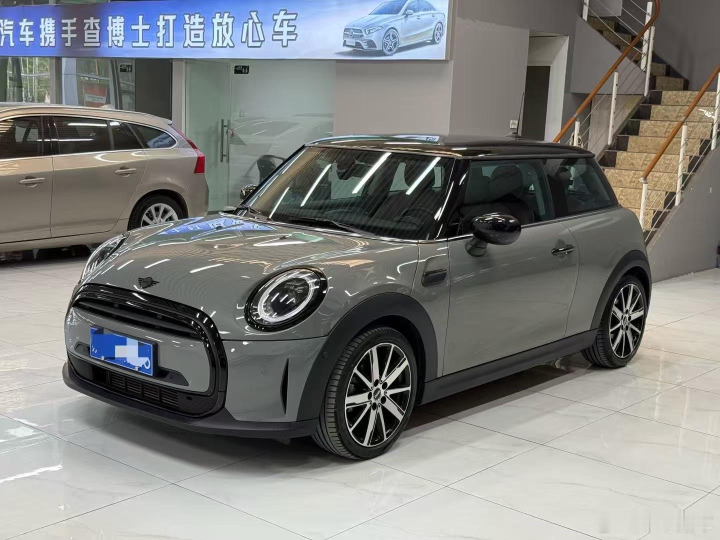 店里还有两台mini小车22款mini艺术家，原漆带车衣，一手车，1.9万公里，