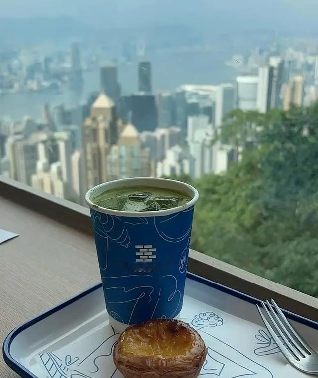 内地和香港的人情世故是反的越来越感觉，香港和内地的人情世故是完全不同的。内地