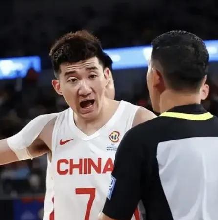 我现在还是没想明白孙铭徽为何连男篮集训队都进不去？看完高诗岩和徐杰整个热身赛的
